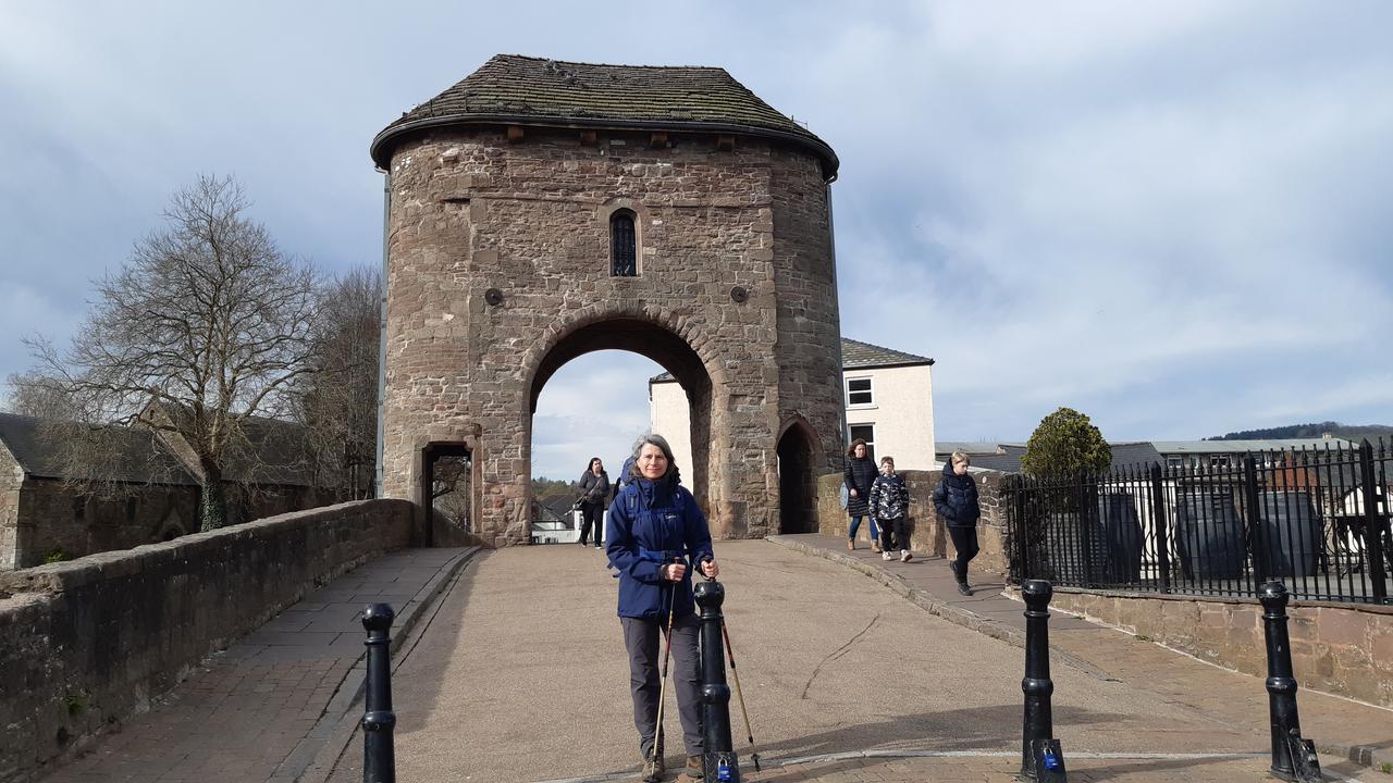 Leaving Monmouth via the gate house bridge.